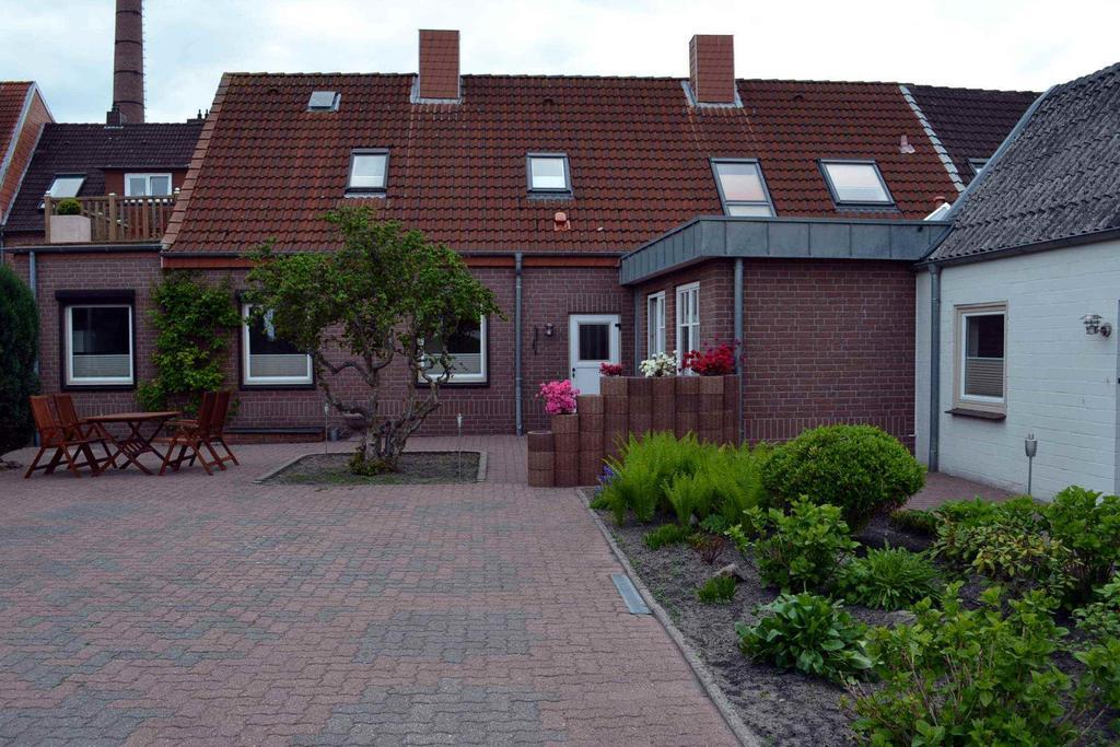 Three-Bedroom House,371374714:JPEG